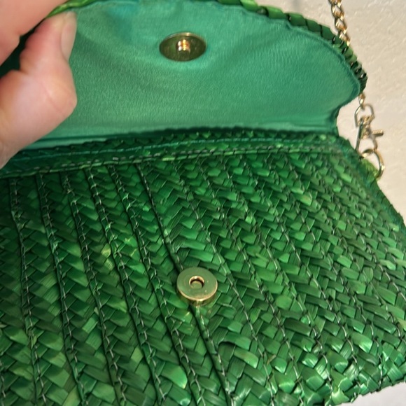 Women's Green Rattan Crossbody Purse With Gold Chain Magnetic‎ Snap Closure NWT - Picture 4 of 6